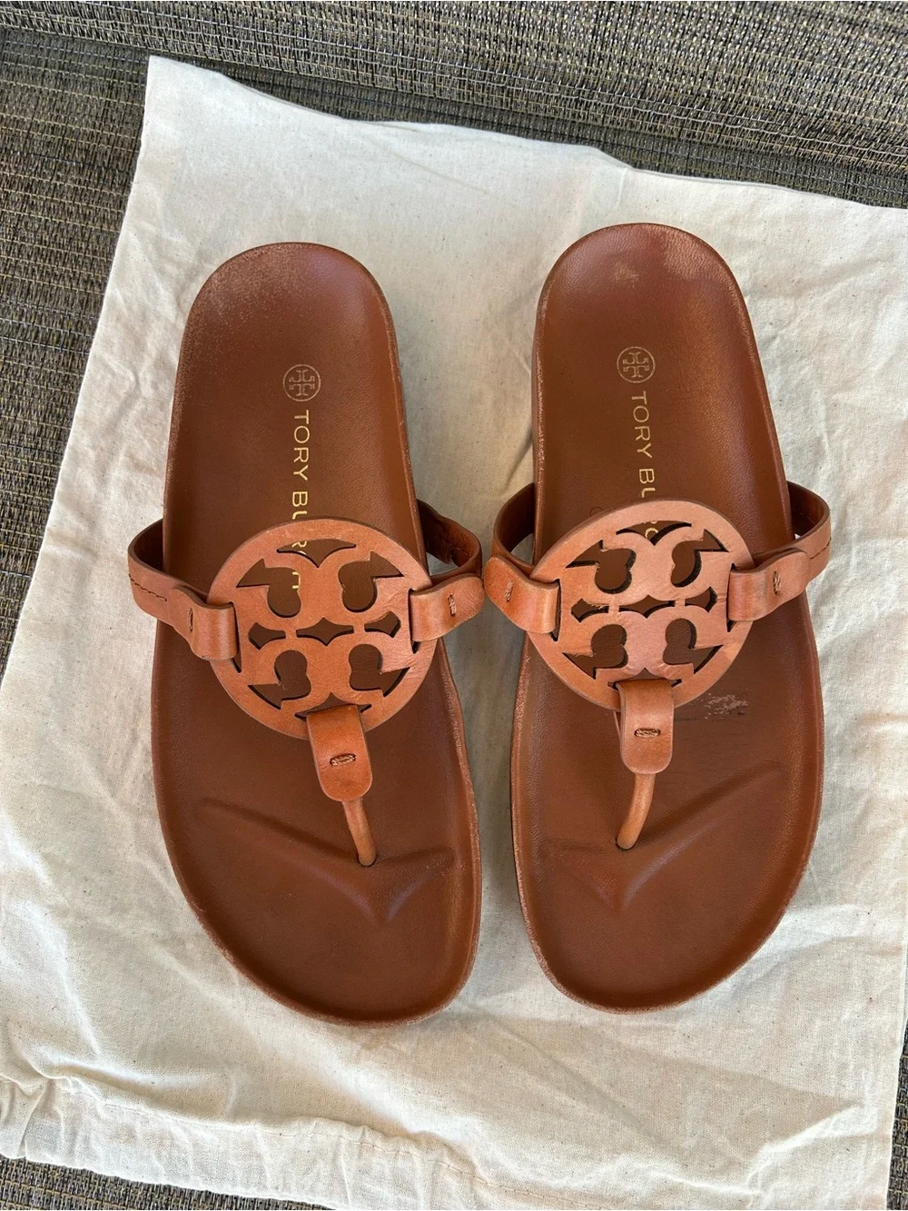 Tory Burch size 7 Miller Cloud Brown Leather Logo Thong Sandals Bourbon Miele